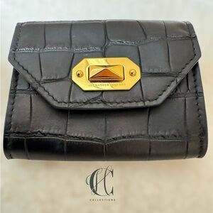 Alexander McQueen Women's
Black Embossed Crocodile
Leather Wallet Card
